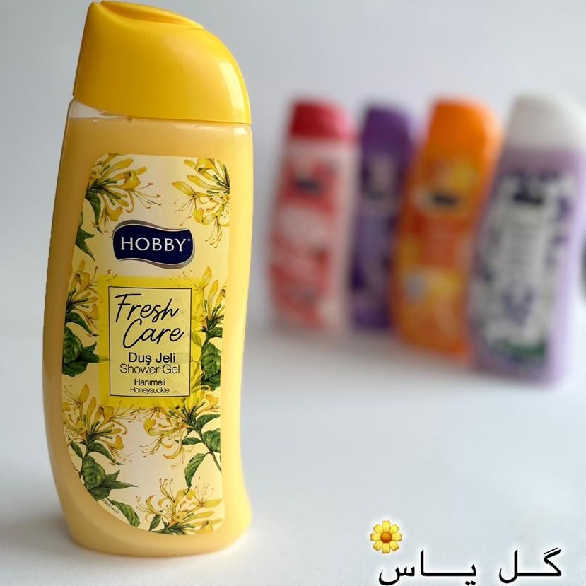 شامپو بدن هوبی Hobby مدل FreshCare با رایحه گل یاس و گل پیچ امین‌الدوله مناسب انواع پوست ها با حجم 500 میلی(واردات قانونی از منطقه آزاد ارس)